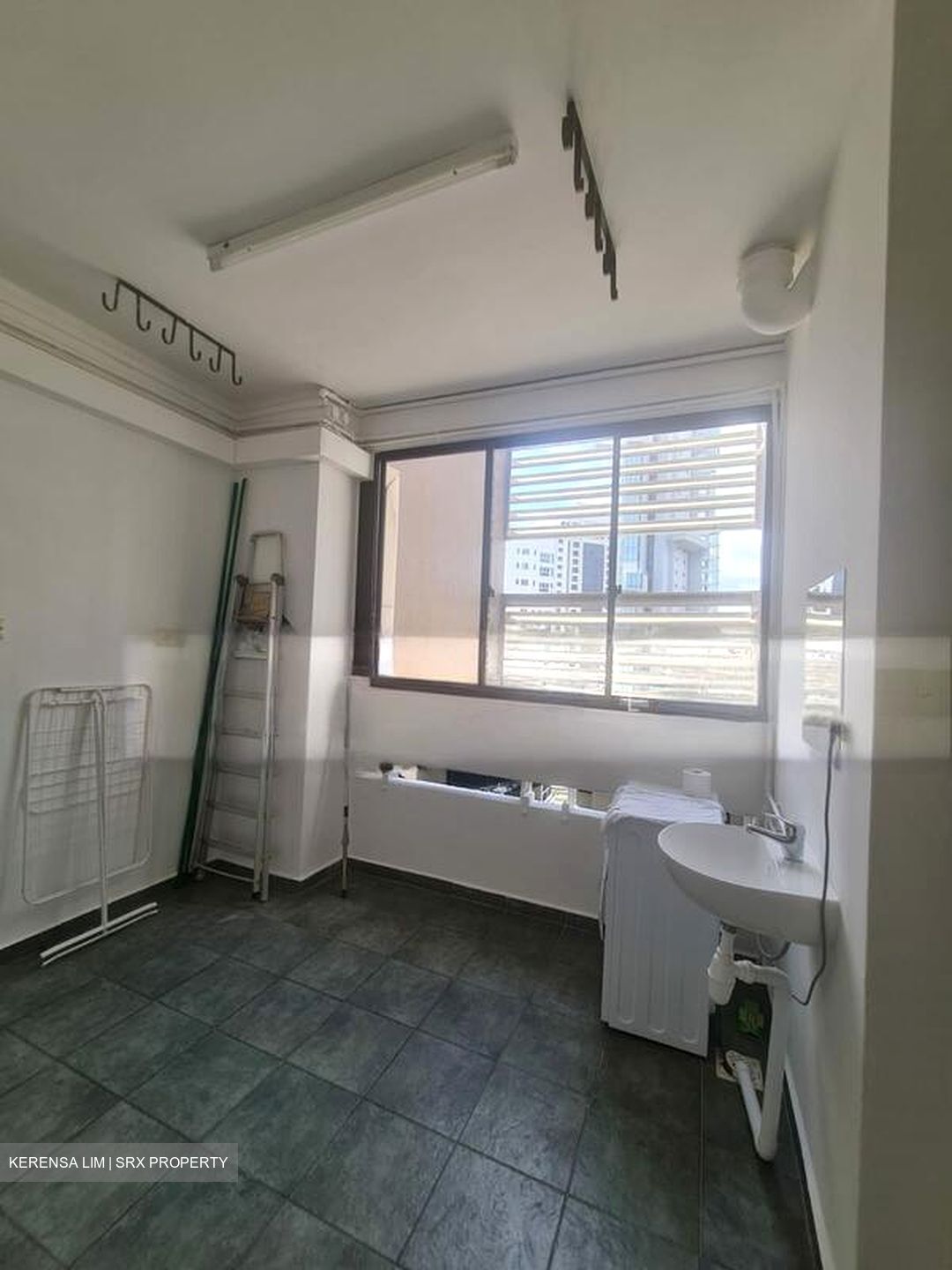 Orchard Tower Rear Block Apartment (D9), Apartment #503420051